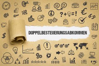 © magele-picture - stock.adobe.com Foto: Schriftzug Doppelbesteuerungsabkommen